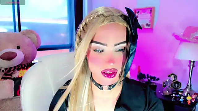 Snapshot of dollswit01 chatting on 01-20-25, 08:18 dollswit01 online show from 01-20-25, 08:18