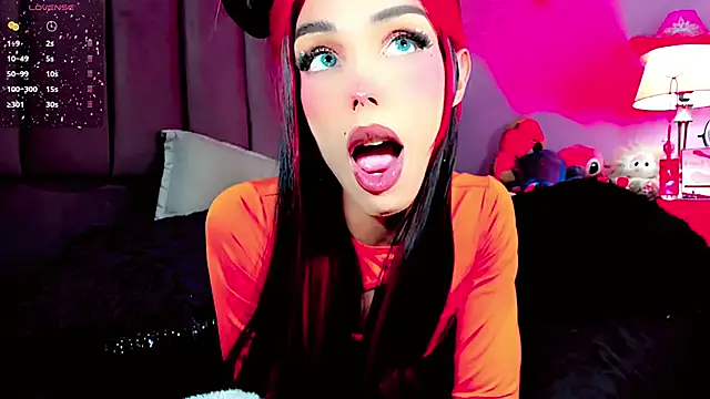 Snapshot of dollswit01 chatting on 09-11-25, 10:43 dollswit01 online show from 09-11-25, 10:43