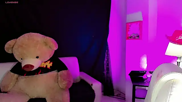 Snapshot of dollswit01 chatting on 03-06-25, 03:57 dollswit01 online show from 03-06-25, 03:57