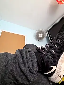 Snapshot of Chneor28 chatting on 01-16-26, 09:24 Chneor28 online show from 01-16-26, 09:24