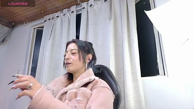 Snapshot of Scarllett_BDSM chatting on 10-21-25, 06:13 Scarllett BDSM online show from 10-21-25, 06:13