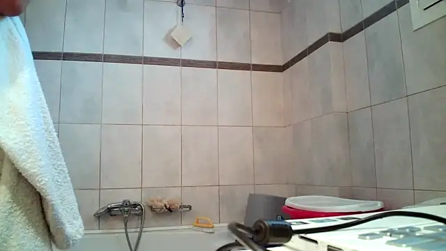 Kalia Cross online show from 10-23-25, 01:43