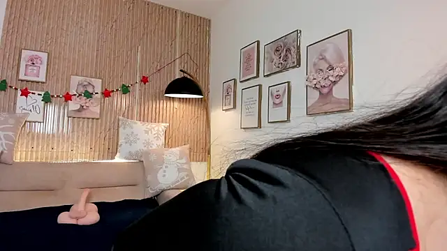 Eliz jane online show from 12-22-25, 01:22