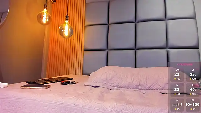 HOTTY RED  online show from 10-17-25, 06:43