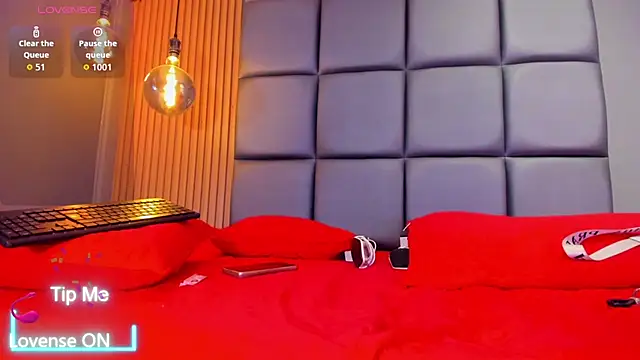 HOTTY RED  online show from 09-25-25, 07:31