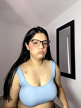 Snapshot of kimberlyhills1 chatting on 10-19-25, 04:54 kimberlyhills1 online show from 10-19-25, 04:54
