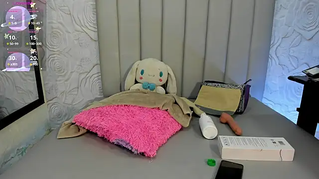 AlexaFoxy18 online show from 04-12-26, 07:44