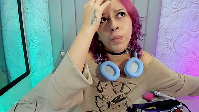 AlexaFoxy18 online show from 04-15-26, 07:47