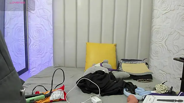 AlexaFoxy18 online show from 04-21-26, 05:14