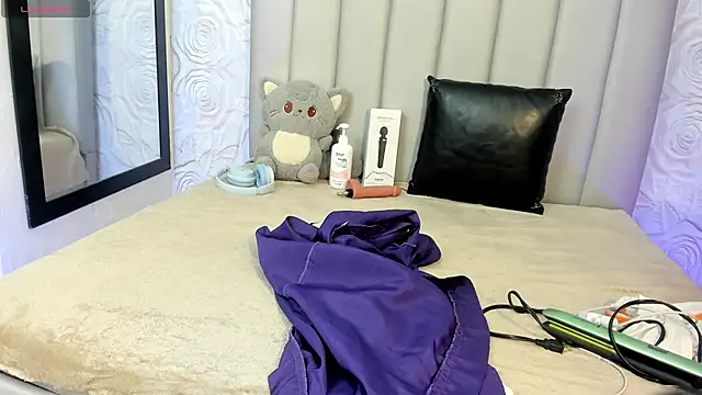 AlexaFoxy18 online show from 04-18-26, 06:05