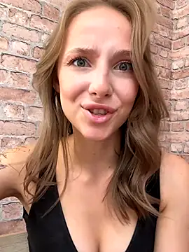 Snapshot of CaseyStar chatting on 09-11-25, 11:32 CaseyStar online show from 09-11-25, 11:32