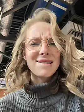 Snapshot of CaseyStar chatting on 02-03-25, 12:36 CaseyStar online show from 02-03-25, 12:36