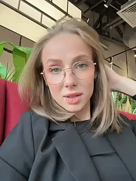 Snapshot of CaseyStar chatting on 01-22-25, 12:49 CaseyStar online show from 01-22-25, 12:49