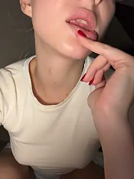 Snapshot of CaseyStar chatting on 11-04-25, 05:06 CaseyStar online show from 11-04-25, 05:06