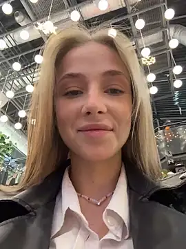 Snapshot of CaseyStar chatting on 01-11-25, 10:29 CaseyStar online show from 01-11-25, 10:29