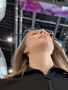 Snapshot of CaseyStar chatting on 02-16-25, 09:37 CaseyStar online show from 02-16-25, 09:37