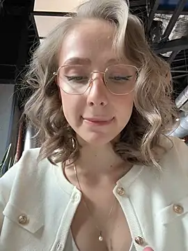 Snapshot of CaseyStar chatting on 02-20-25, 09:33 CaseyStar online show from 02-20-25, 09:33