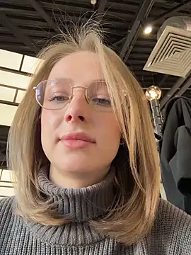 Snapshot of CaseyStar chatting on 02-09-25, 09:47 CaseyStar online show from 02-09-25, 09:47