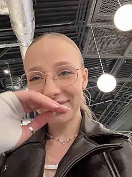 Snapshot of CaseyStar chatting on 03-17-25, 09:33 CaseyStar online show from 03-17-25, 09:33