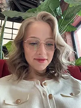 Snapshot of CaseyStar chatting on 03-20-25, 09:48 CaseyStar online show from 03-20-25, 09:48