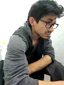 Snapshot of charlesss19 chatting on 02-26-25, 11:11 charlesss19 online show from 02-26-25, 11:11