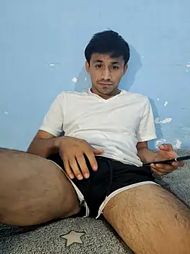 Snapshot of charlesss19 chatting on 11-18-25, 06:11 charlesss19 online show from 11-18-25, 06:11