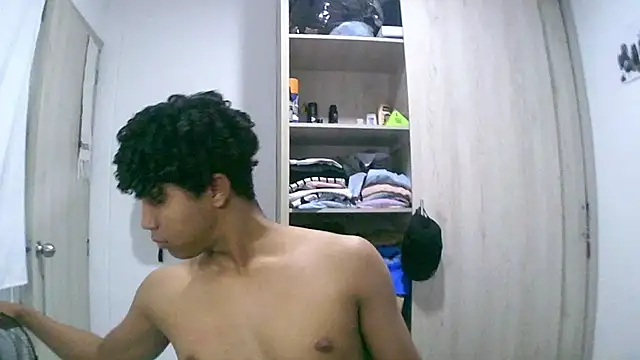 Snapshot of sexy_diamante_ chatting on 02-16-26, 04:11 sexy diamante online show from 02-16-26, 04:11