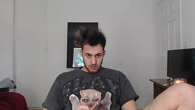 Snapshot of Mhmoodyi chatting on 12-17-25, 04:56 Mhmoodyi online show from 12-17-25, 04:56