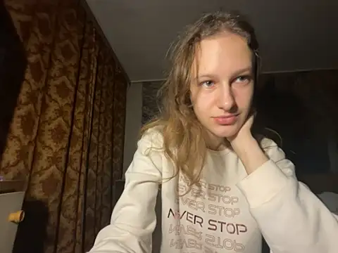 Snapshot of Eva_Angel3 chatting on 10-18-25, 05:04 Eva Angel3 online show from 10-18-25, 05:04