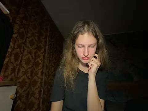 Snapshot of Eva_Angel3 chatting on 09-27-25, 04:24 Eva Angel3 online show from 09-27-25, 04:24