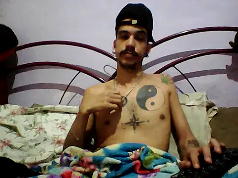 Snapshot of gatobranco001 chatting on 03-21-25, 12:50 gatobranco001 online show from 03-21-25, 12:50
