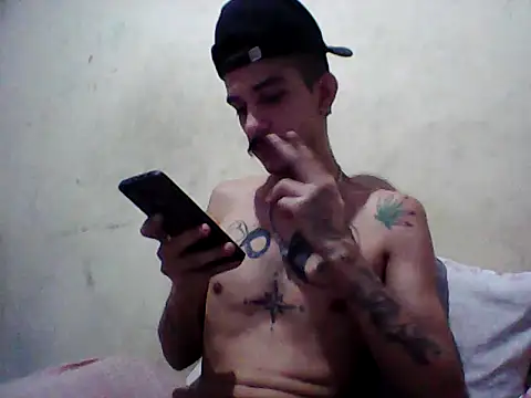 Snapshot of gatobranco001 chatting on 03-10-25, 08:12 gatobranco001 online show from 03-10-25, 08:12