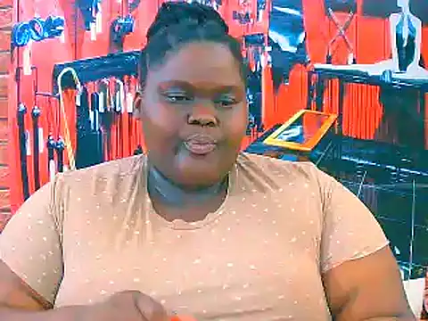 EbonyHotBuns online show from 11-18-25, 10:29