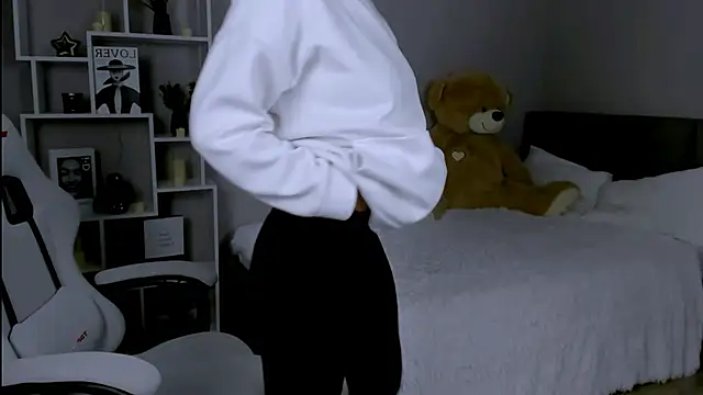 MichelleOrtis online show from 04-20-26, 02:36