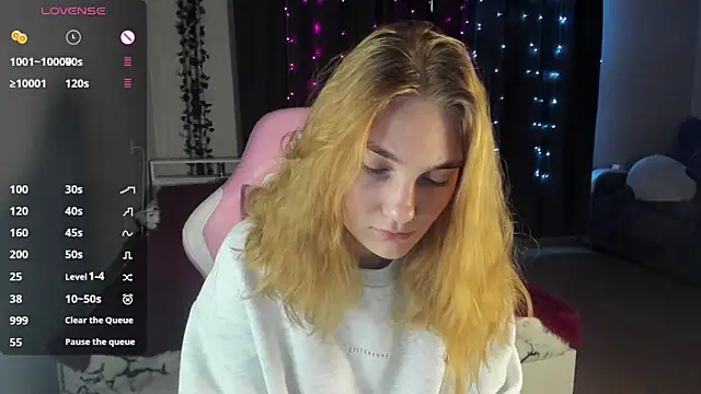 Snapshot of ReddHotPipper chatting on 03-10-25, 01:01 ReddHotPipper online show from 03-10-25, 01:01