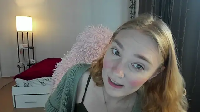 Snapshot of ReddHotPipper chatting on 10-05-25, 02:35 ReddHotPipper online show from 10-05-25, 02:35