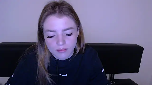 Snapshot of MissOliviaa_ chatting on 03-06-25, 08:41 MissOliviaa  online show from 03-06-25, 08:41