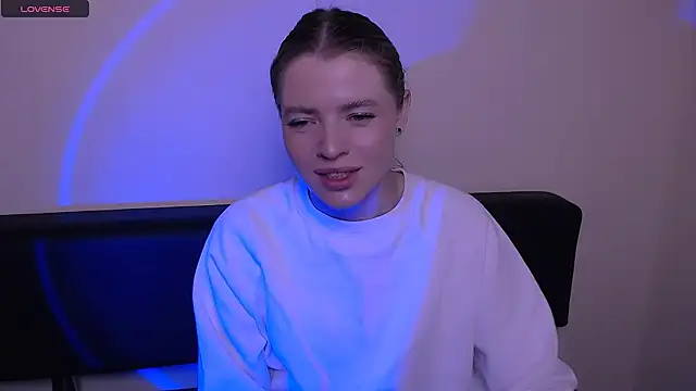 Snapshot of MissOliviaa_ chatting on 11-01-25, 08:30 MissOliviaa  online show from 11-01-25, 08:30