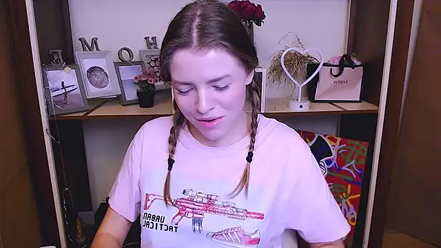 Snapshot of MissOliviaa_ chatting on 01-25-25, 12:47 MissOliviaa  online show from 01-25-25, 12:47