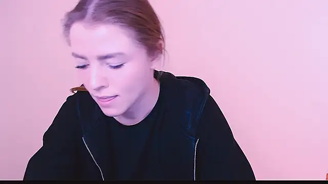 Snapshot of MissOliviaa_ chatting on 02-10-25, 11:25 MissOliviaa  online show from 02-10-25, 11:25