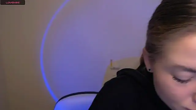 Snapshot of MissOliviaa_ chatting on 10-30-25, 09:07 MissOliviaa  online show from 10-30-25, 09:07