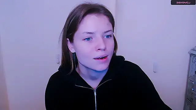 Snapshot of MissOliviaa_ chatting on 02-01-25, 12:37 MissOliviaa  online show from 02-01-25, 12:37