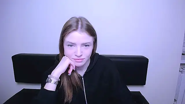 Snapshot of MissOliviaa_ chatting on 02-18-25, 08:38 MissOliviaa  online show from 02-18-25, 08:38