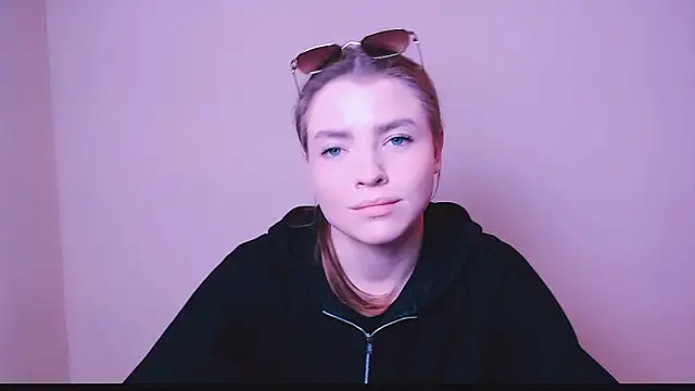 Snapshot of MissOliviaa_ chatting on 02-10-25, 02:26 MissOliviaa  online show from 02-10-25, 02:26