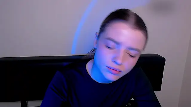 MissOliviaa  online show from 12-20-25, 07:11