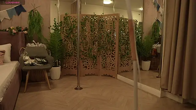 Snapshot of Smiley_Mia chatting on 10-02-25, 05:11 Smiley Mia online show from 10-02-25, 05:11