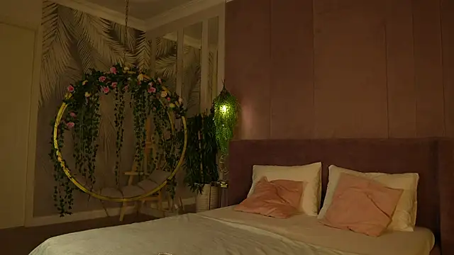 Smiley Mia online show from 11-06-25, 05:11