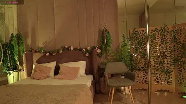 Snapshot of Smiley_Mia chatting on 10-10-25, 05:08 Smiley Mia online show from 10-10-25, 05:08