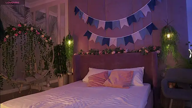 Snapshot of Smiley_Mia chatting on 09-29-25, 05:03 Smiley Mia online show from 09-29-25, 05:03