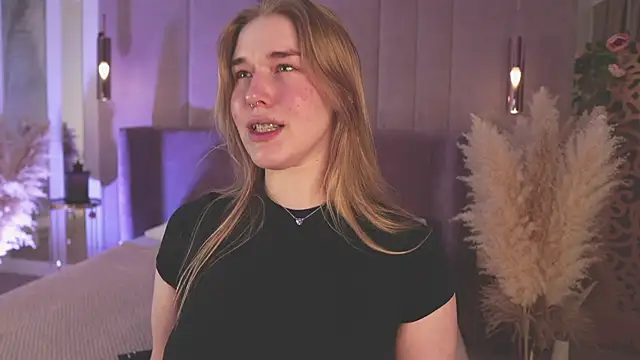 Smiley Mia online show from 04-14-26, 05:45